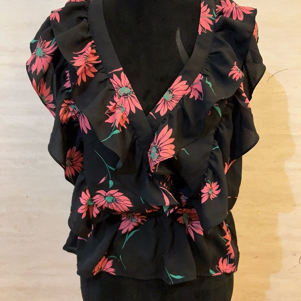 NWT- WAYF Ruffle Neck Peplum Top “Black/Pink Daisies" print.